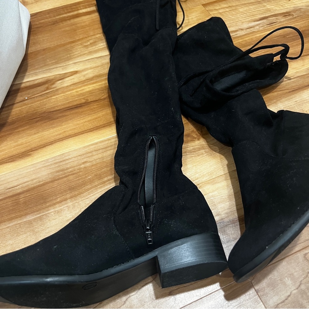Elegant Black Women's Knee-High Boots - Picture 3 of 3